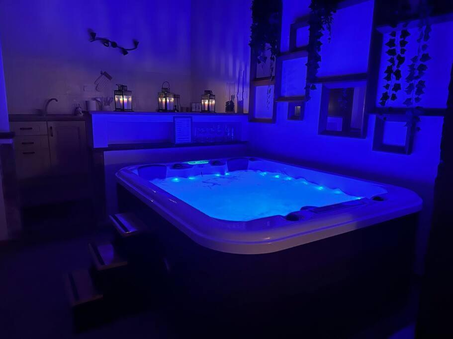Relax Nella Jacuzzi In Toscana Колле-ді-Валь-д'Ельса Екстер'єр фото